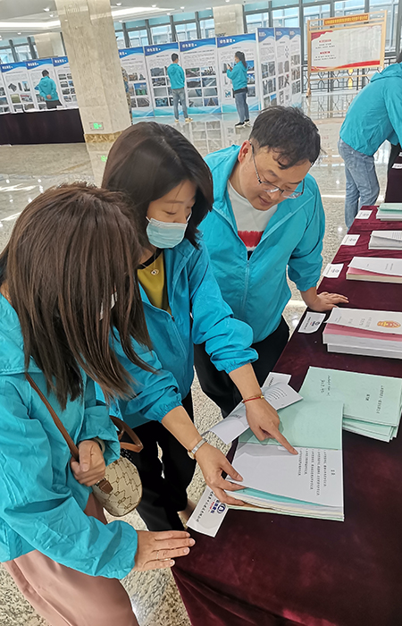 xiao 認(rèn)真學(xué)習(xí)、翻閱新《安全法》15.jpg